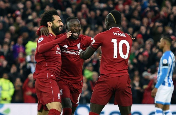 Liverpool golea al Huddersfield, sigue creyendo en la Premier League y mete miedo al Barcelona