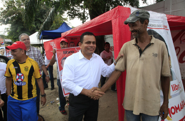 Cantando y en la iglesia pasó su día Toñito