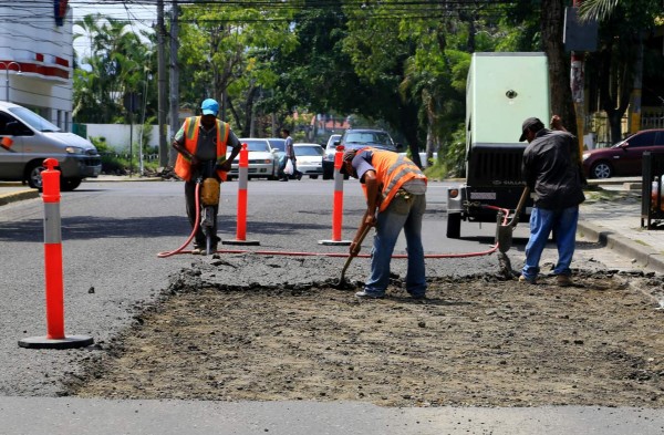 Bachean vías en Guamilito y Suyapa