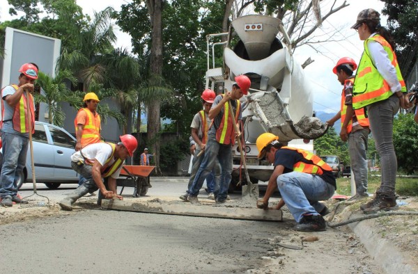 Alcaldía intensifica reparación de las calles en barrios y colonias de San Pedro Sula