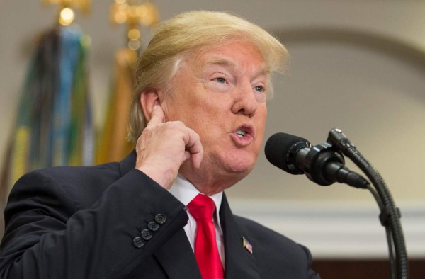 Trump se distancia de la derrota electoral del candidato acusado de acoso