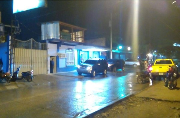 En horas de la madrugada del sábado las calles ubicadas al frente del centro hospitalario donde se encuentra Gordon Barques lucían totalmente despejadas.