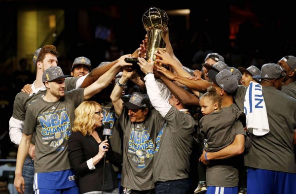 Los Warriors vencen a Cavaliers y gana el título de la NBA