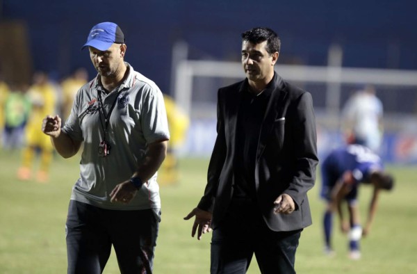 Diego Vázquez corre de la conferencia a periodista de HRN