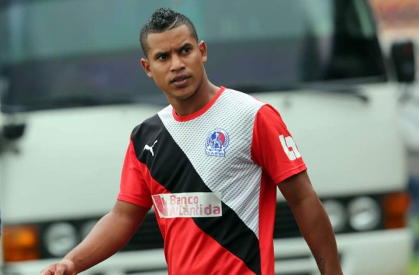 ¡SORPRESA! Óscar Salas anuncia su salida del Olimpia