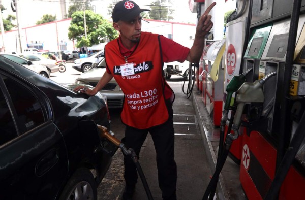 Precio de las gasolinas en Honduras vuelven a bajar el lunes
