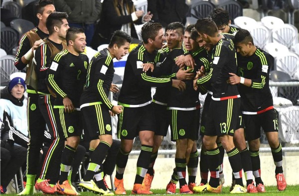 México revive con triunfo agónico ante Uruguay