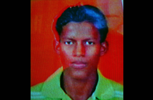 Debajo de puente hallan cadáver de obrero en La Ceiba