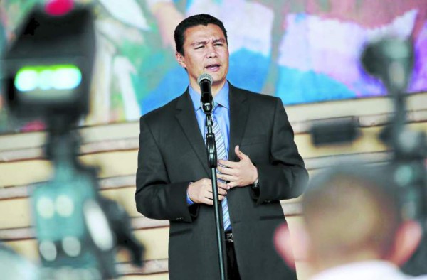 Ebal Díaz acepta ir a cita del IAIP