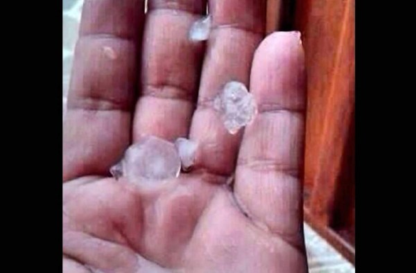 Lluvias con fuertes vientos y granizo dejan daños en Tegucigalpa