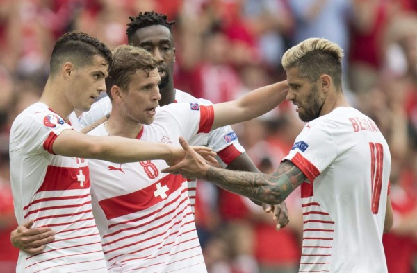 Suiza venció con lo justo a una inocente Albania