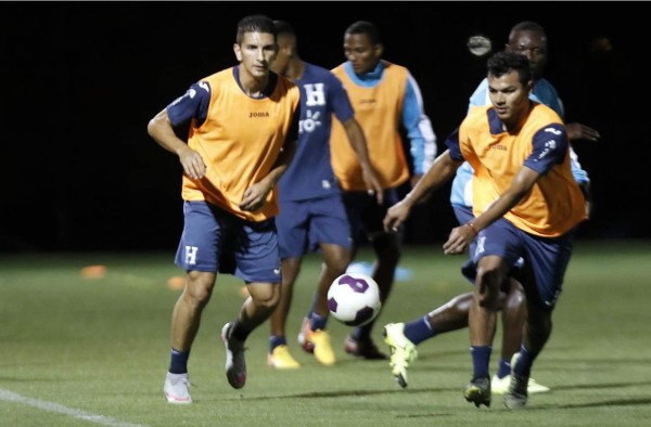 Honduras se prueba en la grama sintética en Houston