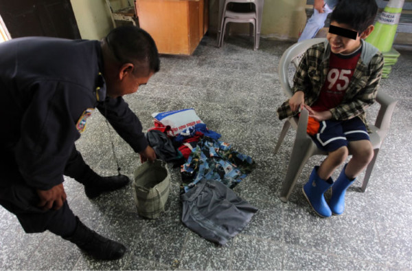 Dejan abandonado a niño que no habla ni camina