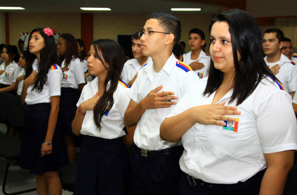 Más de 22 mil estudiantes egresan en Cortés de sus carreras