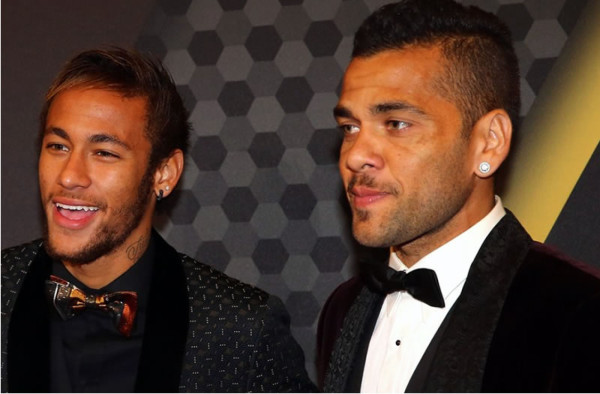 Dani Alves: 'Hoy es el día de Cristiano y hay que felicitarlo'