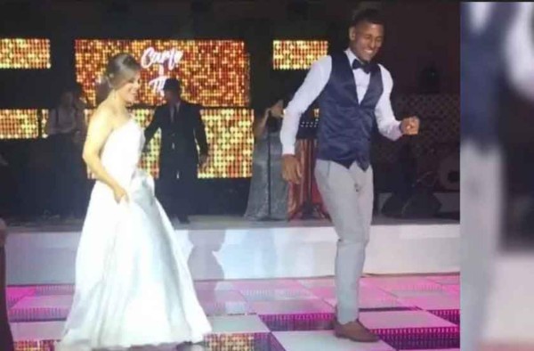 Video: Carlo Costly exhibió sus cualidades de bailarín en su boda