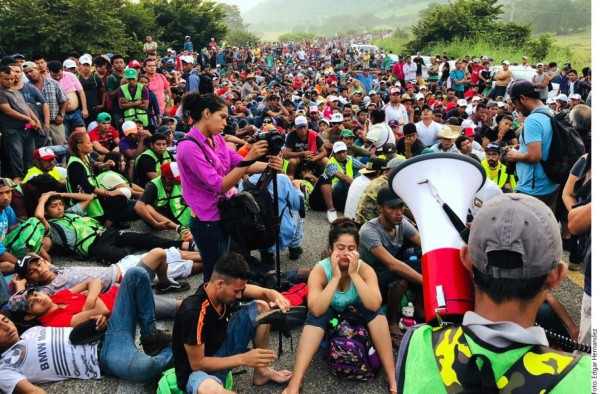 Caravana de migrantes llega a Oaxaca tras bloqueo policial
