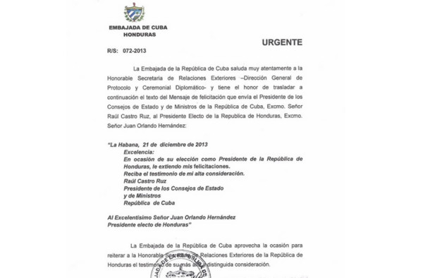 Raúl Castro felicita a Juan Orlando Hernández
