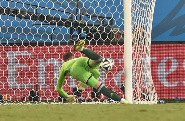 Video: Portero de Rusia protagoniza el 'oso' del Mundial de Brasil