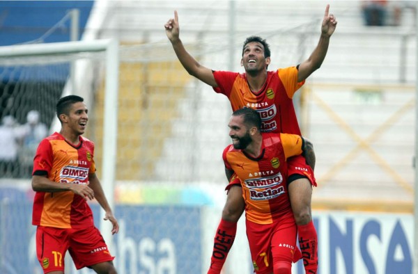 Real España respira y Olimpia está en crisis