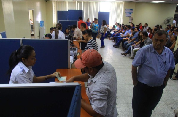 Por fallas en el sistema están sin reclamar 730 pasaportes en San Pedro Sula