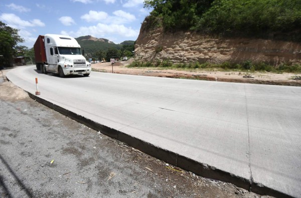 JOH promete que carretera al sur estará para fin de año