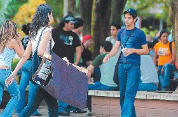 Se agota el tiempo para realizar trámite de graduación