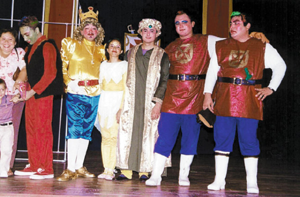 Damario Reyes, atrapado en el teatro