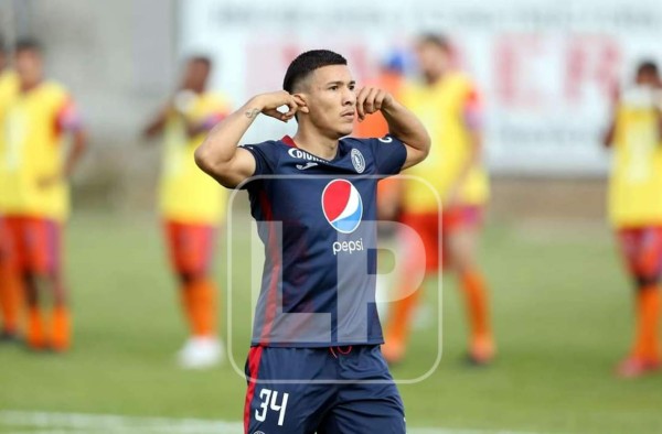 Kevin López rescató al Motagua con un gol para el empate 2-2 ante la UPN. Foto David Romero