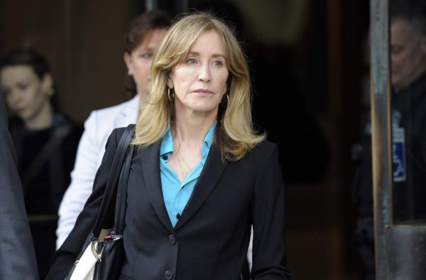 Actriz Felicity Huffman se declara culpable de pago sobornos