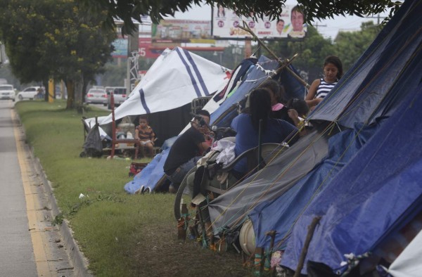 Imploran ayuda tras regresar a sus casas y comprobar que perdieron todo