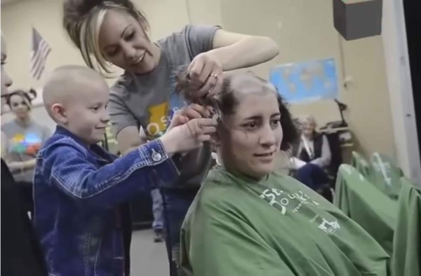 Conmovedora reacción de 80 niños para ayudar a una compañera con cáncer  