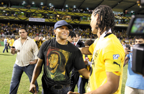 Pavón: 'Se sufre muchísimo desde afuera”