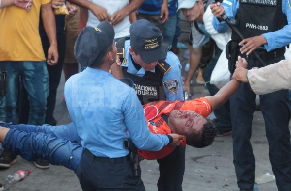 Honduras: Cinco muertos en caos al ingreso al estadio de Tegucigalpa