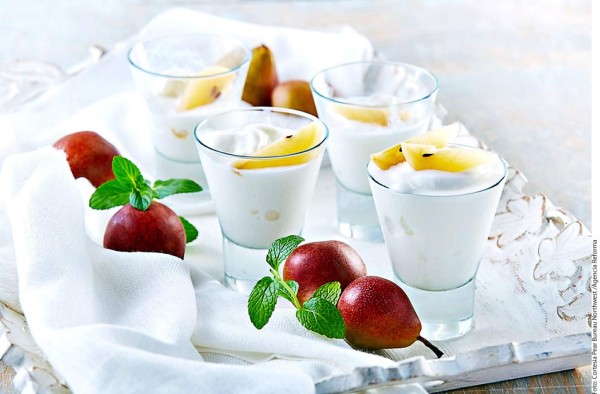 Prepare un 'soothie' de yogur y peras