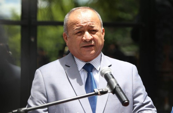 Ministro Julián Pacheco rechaza vínculos con narcotráfico