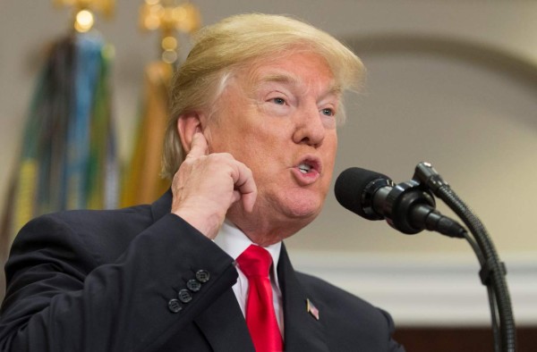 Trump dice que 'es hora de un cambio' en Irán tras las protestas