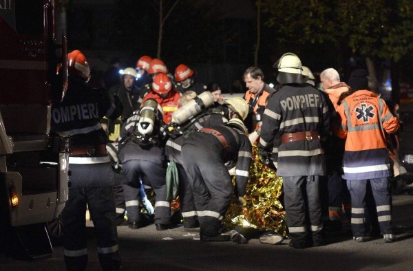 Incendio en una discoteca en Bucarest deja 27 muertos