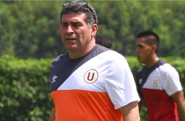 Aficionados peruanos encararon a Luis Fernando Suárez