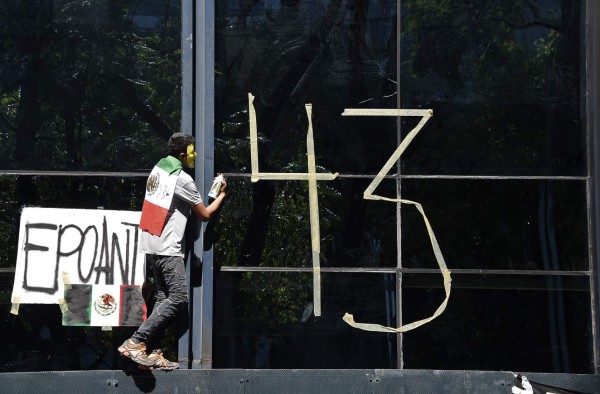 Caos en México: estudiantes se toman edificios de Gobierno