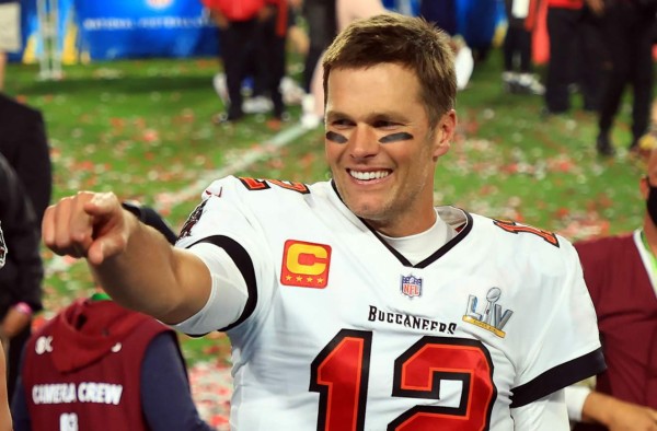 Tom Brady agranda más su leyenda con un nuevo Super Bowl y MVP. Foto AFP