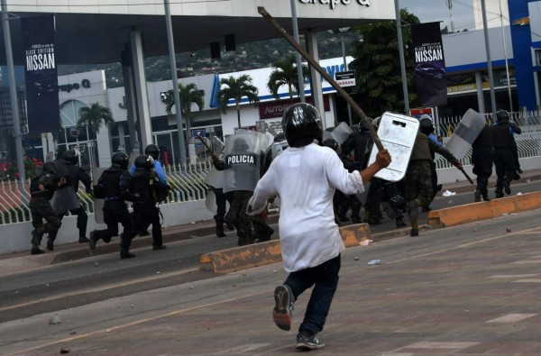 Honduras se hunde en el caos por la tensa espera electoral