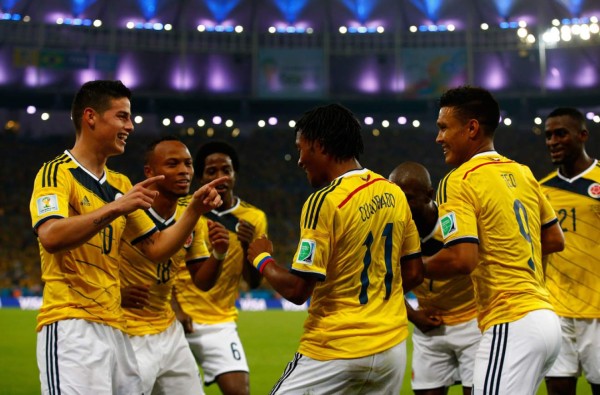 Un soberbio James guia a Colombia y se cita con Brasil en cuartos