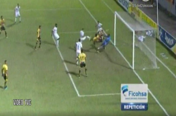 Video: El increíble fallo de Rojas ante el Real España