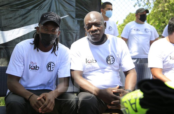 Padre de Alberth Elis da detalles sobre el futuro de su hijo: 'Ya puede llegar a esa liga'