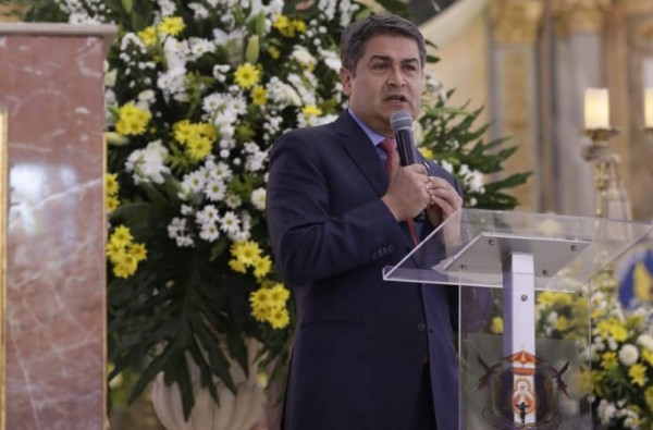 Juan Orlando Hernández pide a Dios ayude al mundo a detener el coronavirus