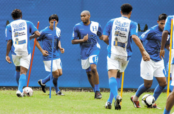 Honduras practica el baile de la victoria
