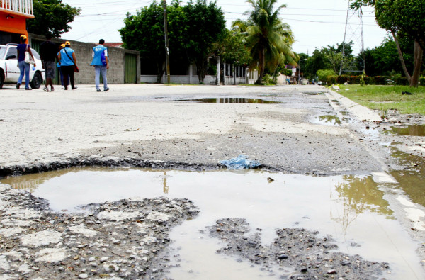 Insuficiente lo que asigna alcaldía para reparar vías