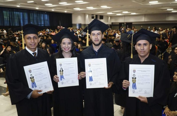 Odontología y Medicina encabezan graduaciones