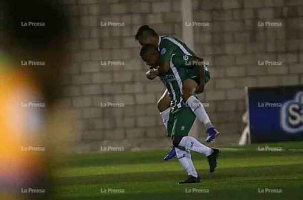 Video: Óscar Salas se estrena con golazo en el Juticalpa